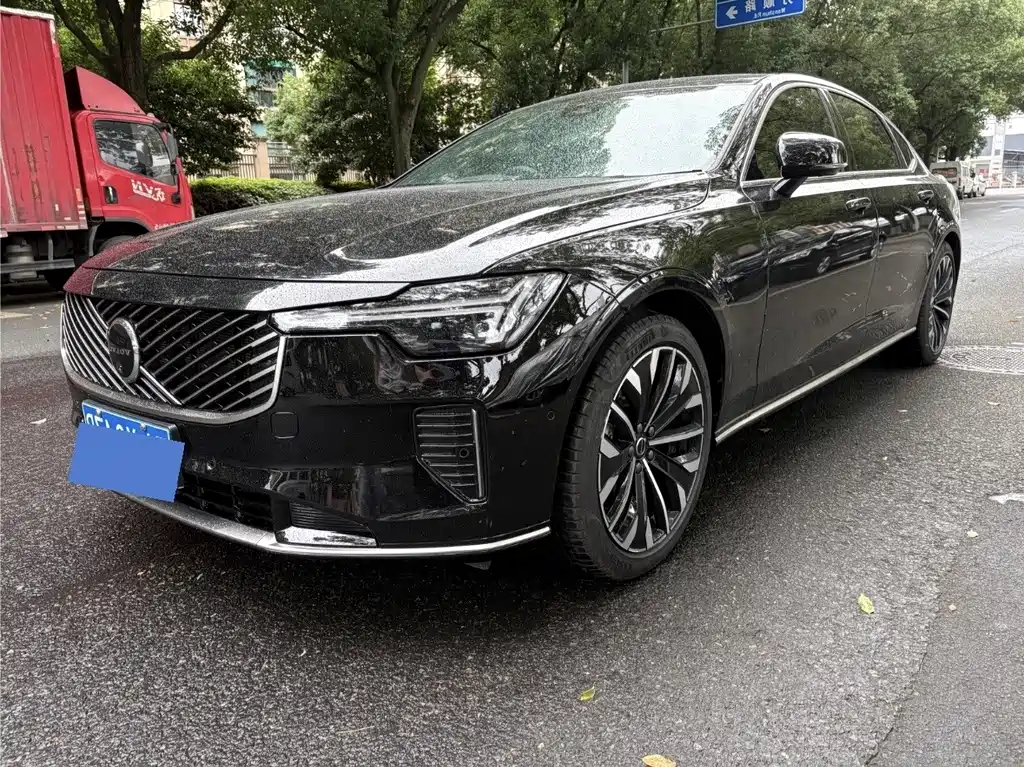 Volvo S90 2025