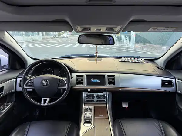 Jaguar XF 2014