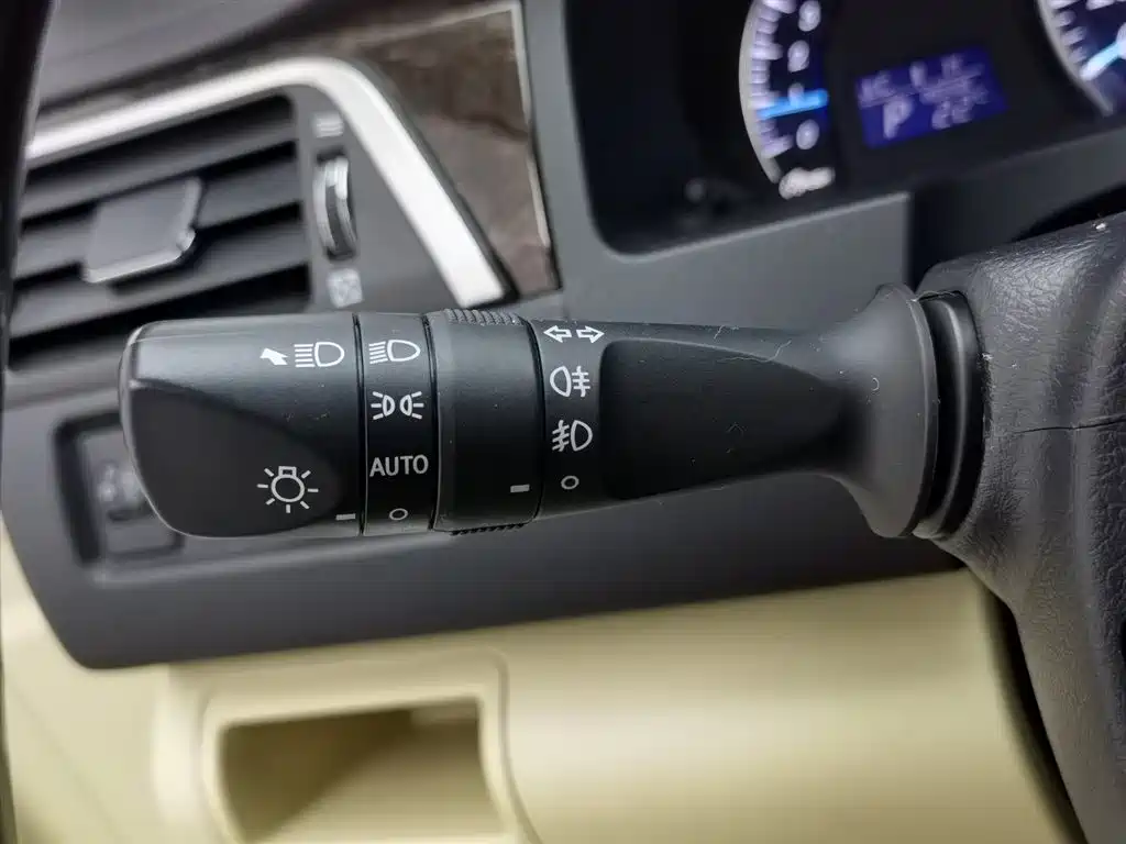 Toyota Camry 2016 — фото 21