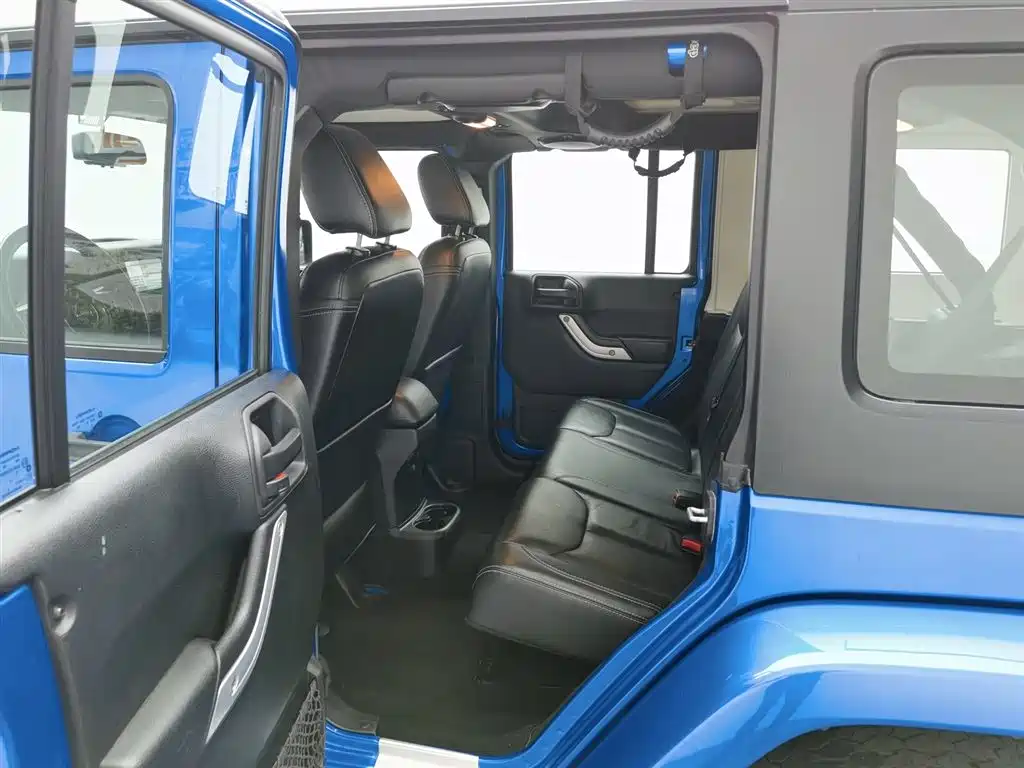Jeep Wrangler 2016 — фото 15