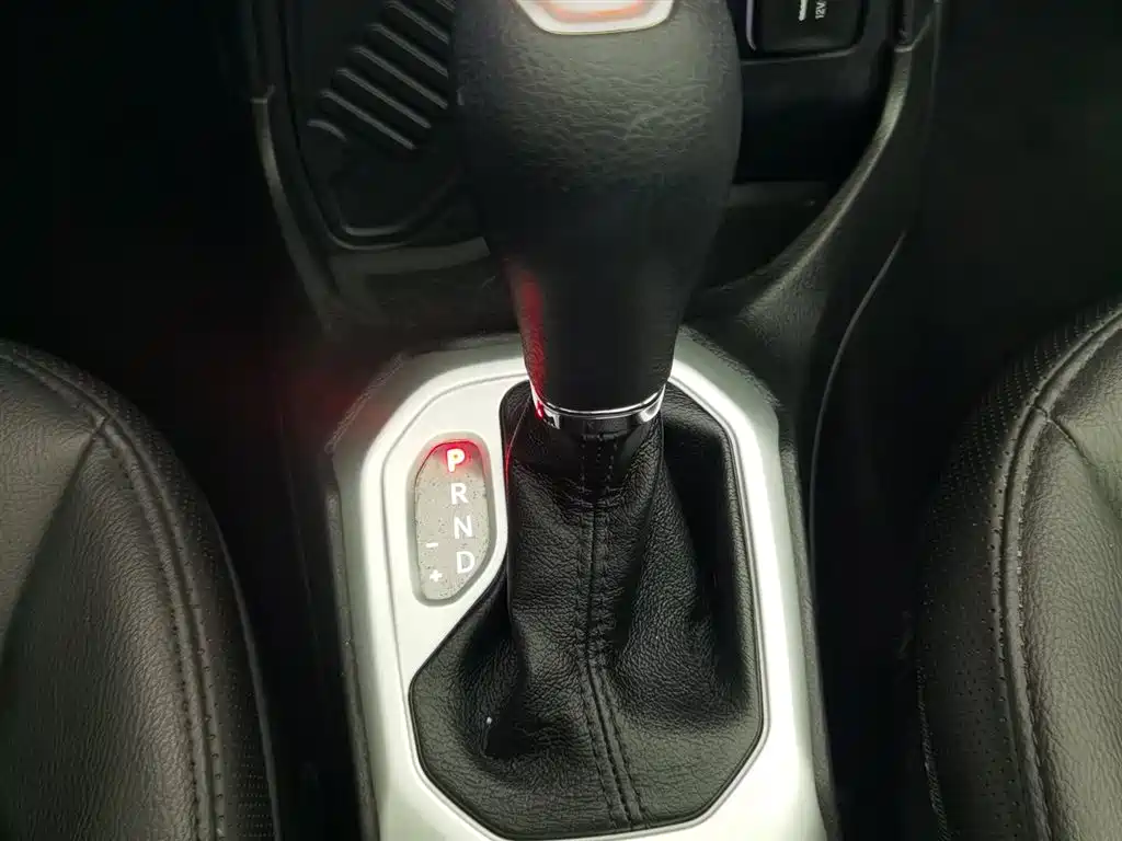 Jeep Renegade 2021 — фото 13