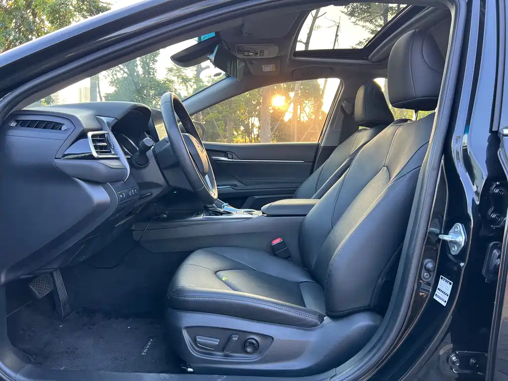 Toyota Camry 2023 — фото 10