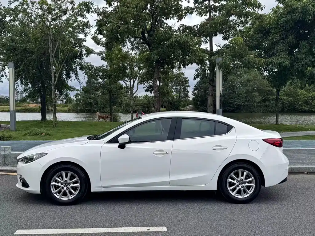 Mazda 3 Axela 2015 — фото 8