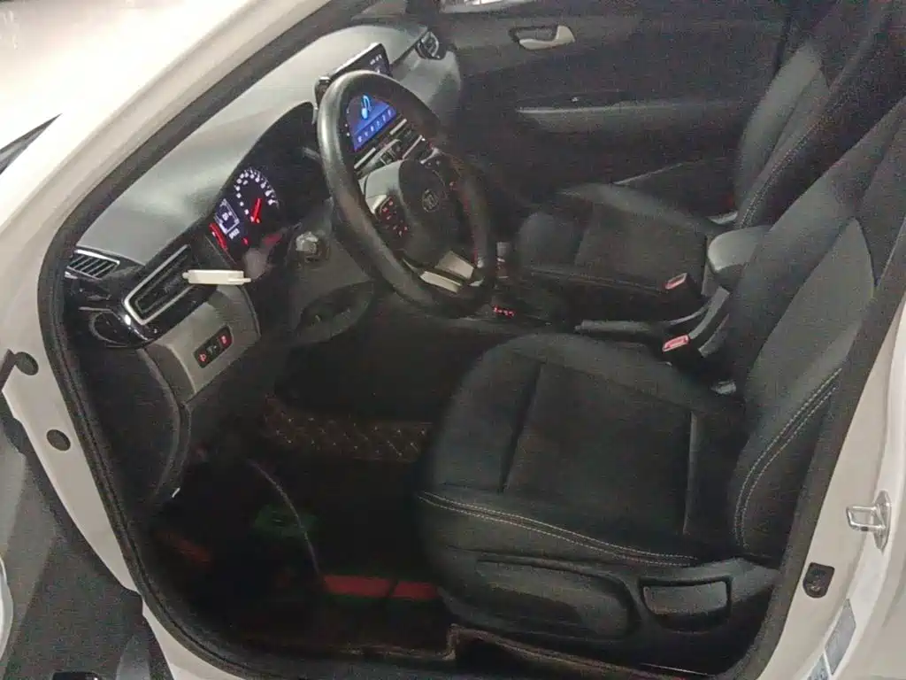 Kia Forte 2021 — фото 15