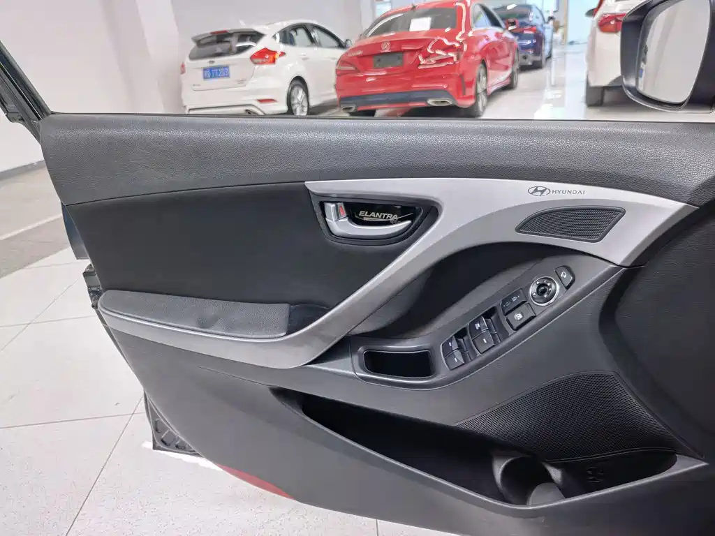 Hyundai Elantra Langdong 2017 — фото 14