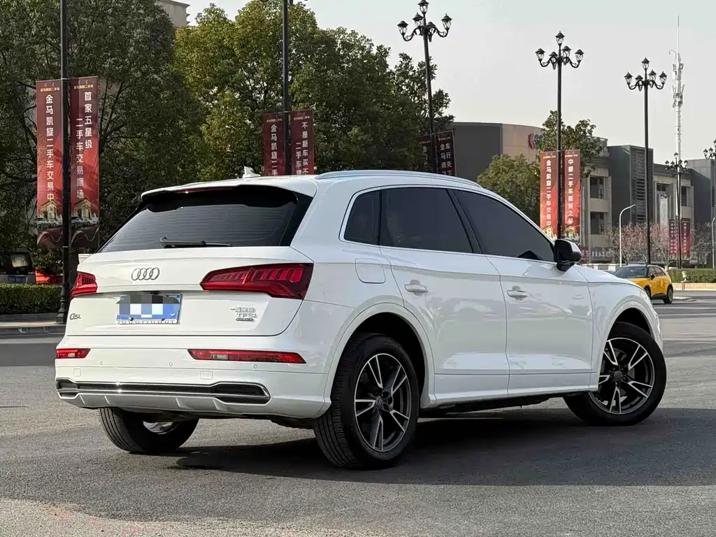 Audi Q5L 2021 — фото 7