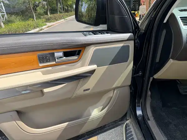 Land Rover Range Rover Sport 2013