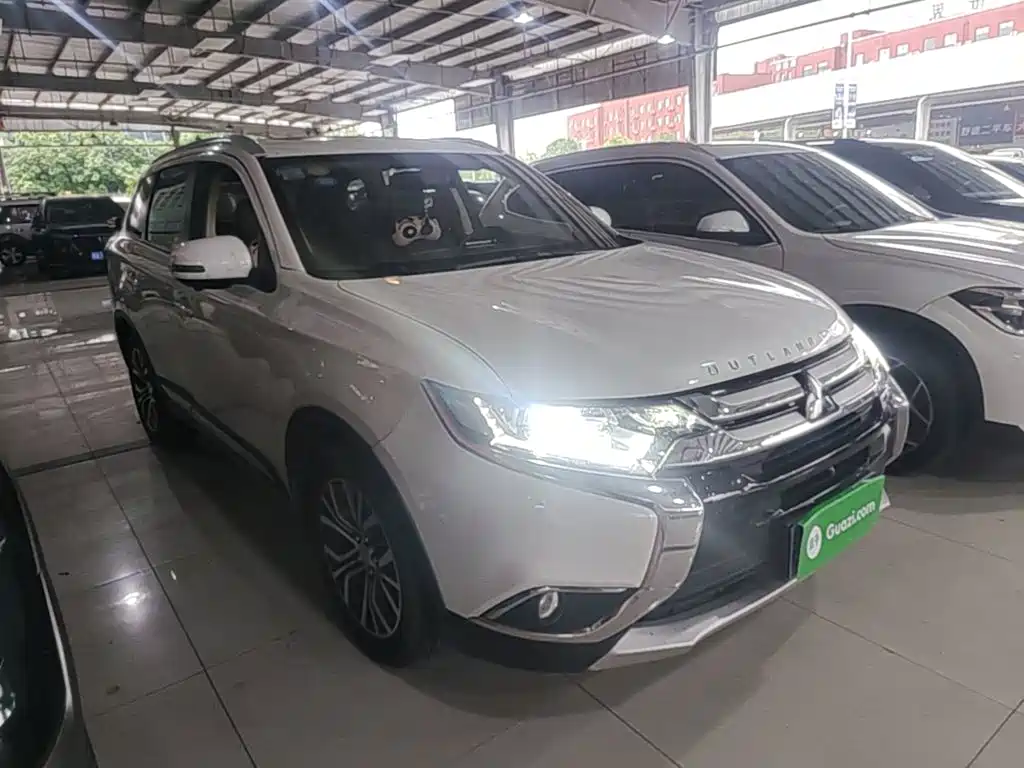 Mitsubishi Outlander 2018 — фото 4