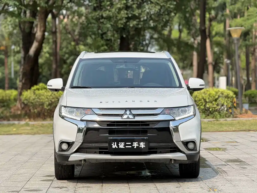 Mitsubishi Outlander 2018 — фото 2