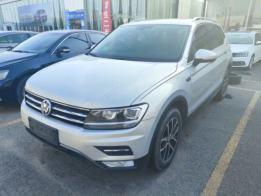 Volkswagen Tiguan L 2018 — фото 1
