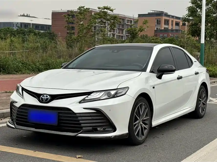Toyota Camry 2021 — фото 1