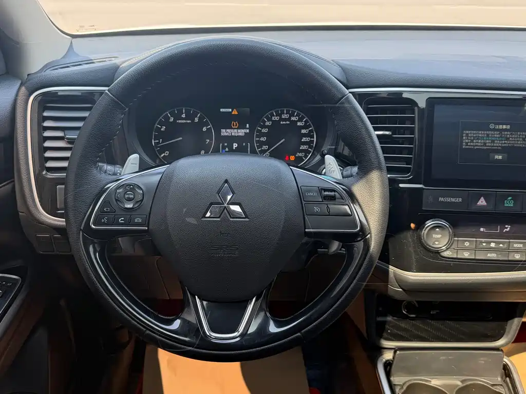 Mitsubishi Outlander 2022 — фото 14
