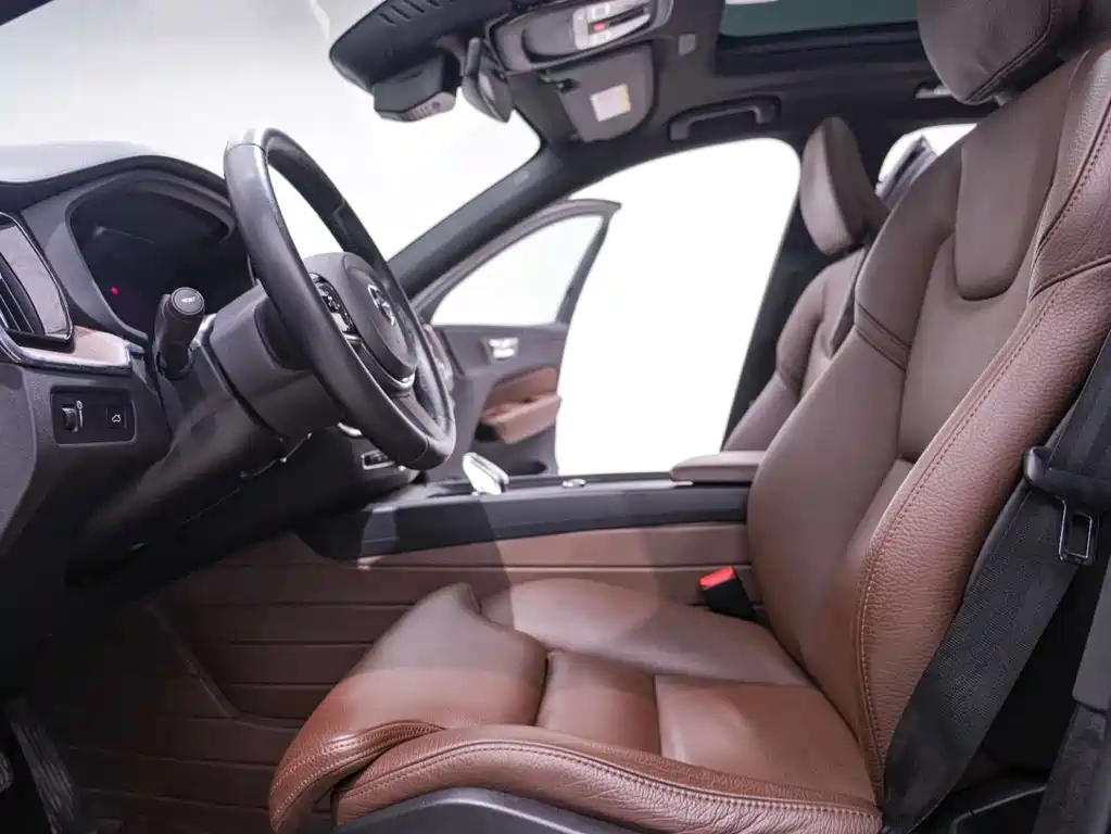 Volvo XC60 2021 — фото 23