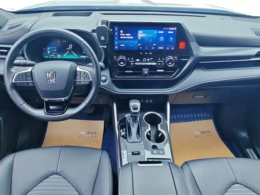 Toyota Crown Kluger 2023 — фото 12