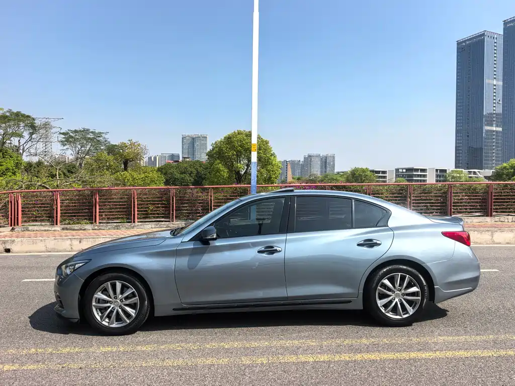 Infiniti Q50L 2015 — фото 23