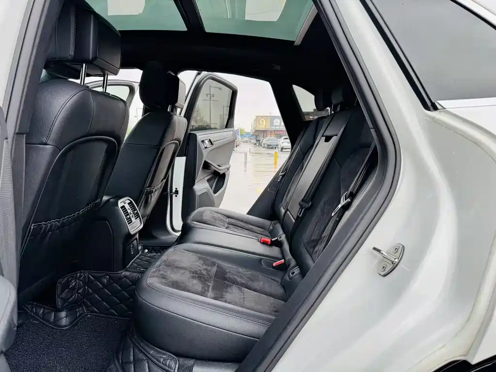 Porsche Macan 2017 — фото 15
