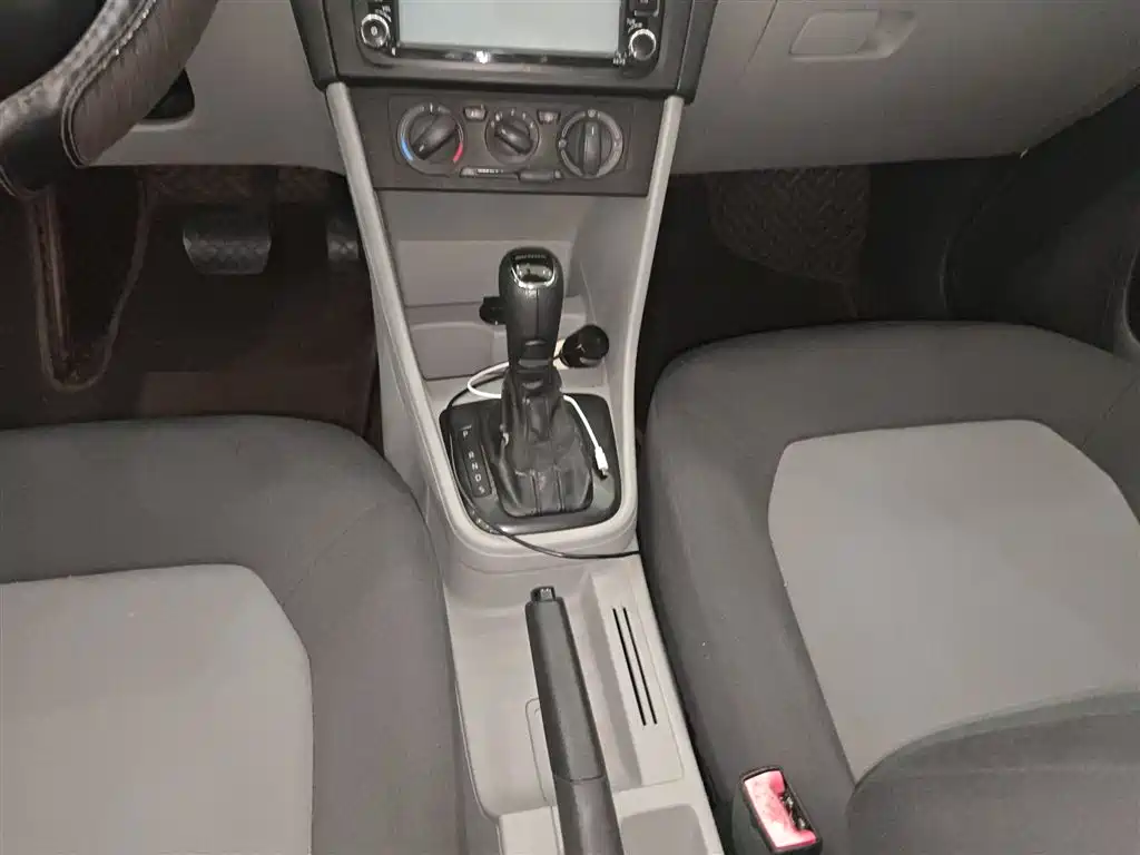 Skoda Rapid 2014 — фото 14