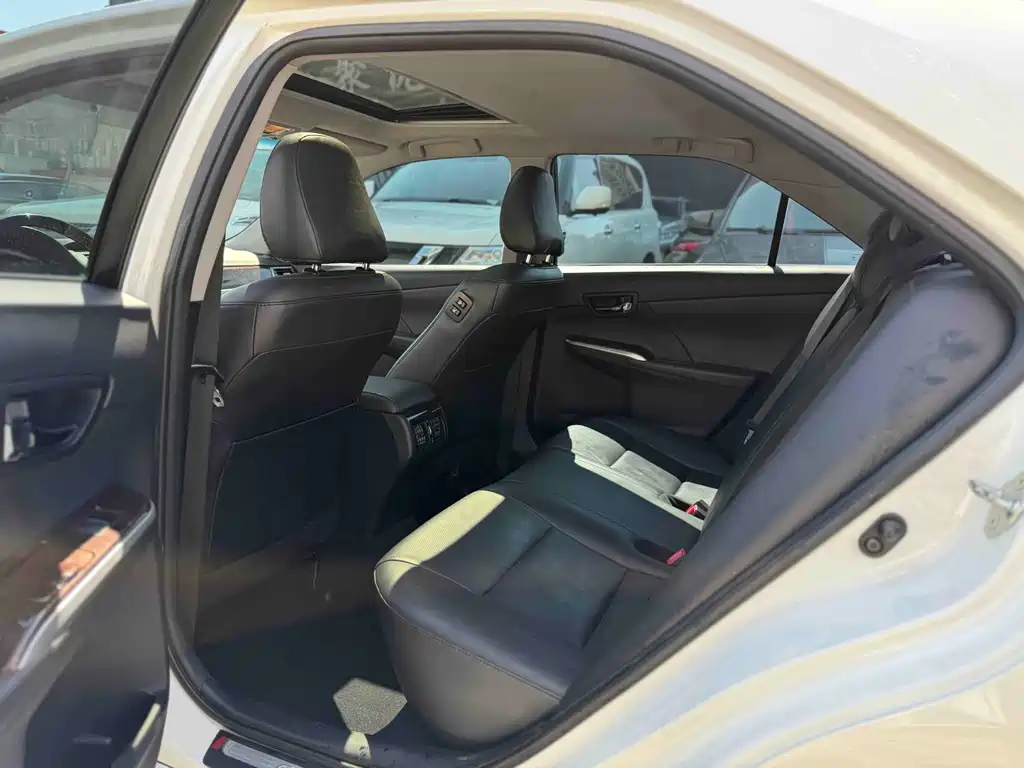 Toyota Camry 2016 — фото 12