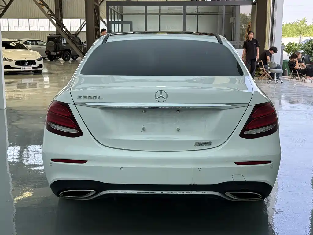 Mercedes-Benz E-Class 2019 — фото 15