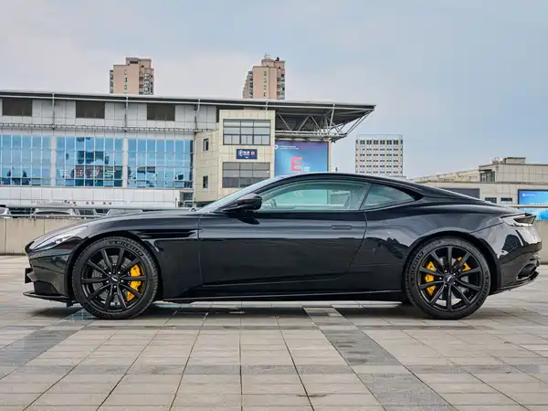 Aston Martin DB11 2019