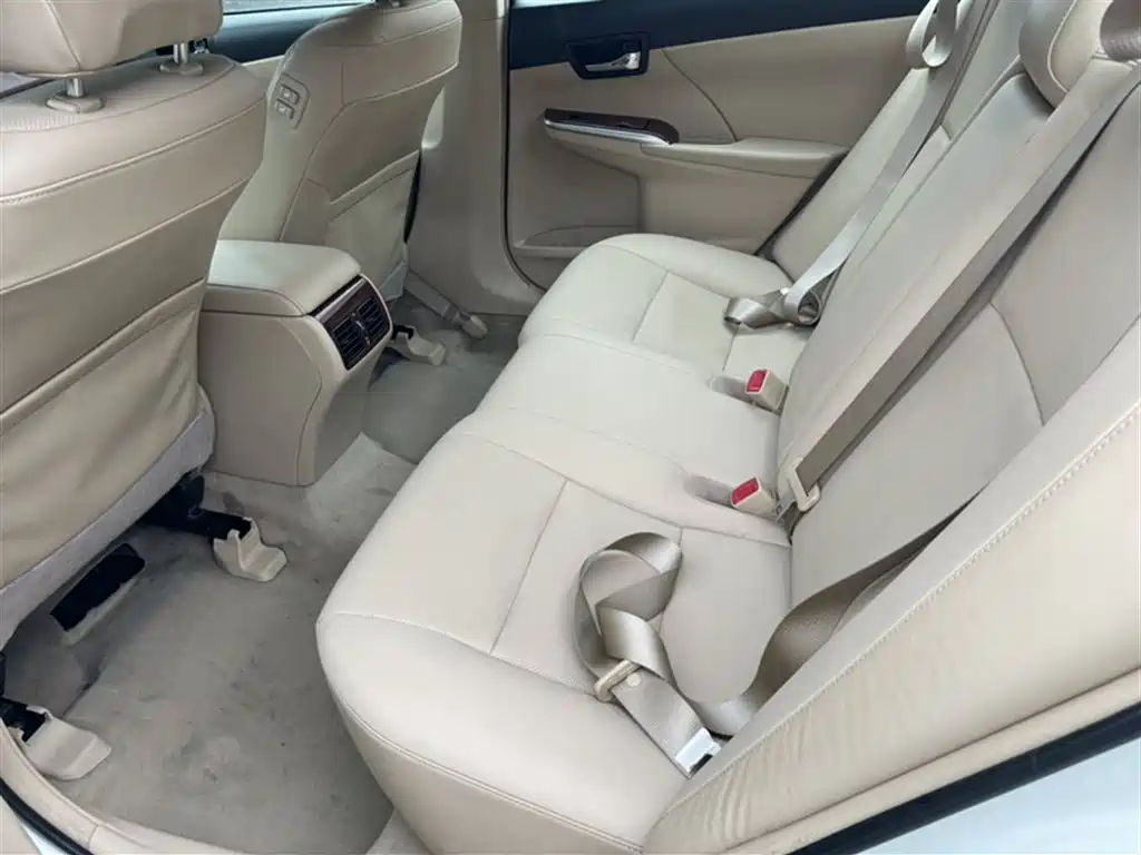Toyota Camry 2014 — фото 16
