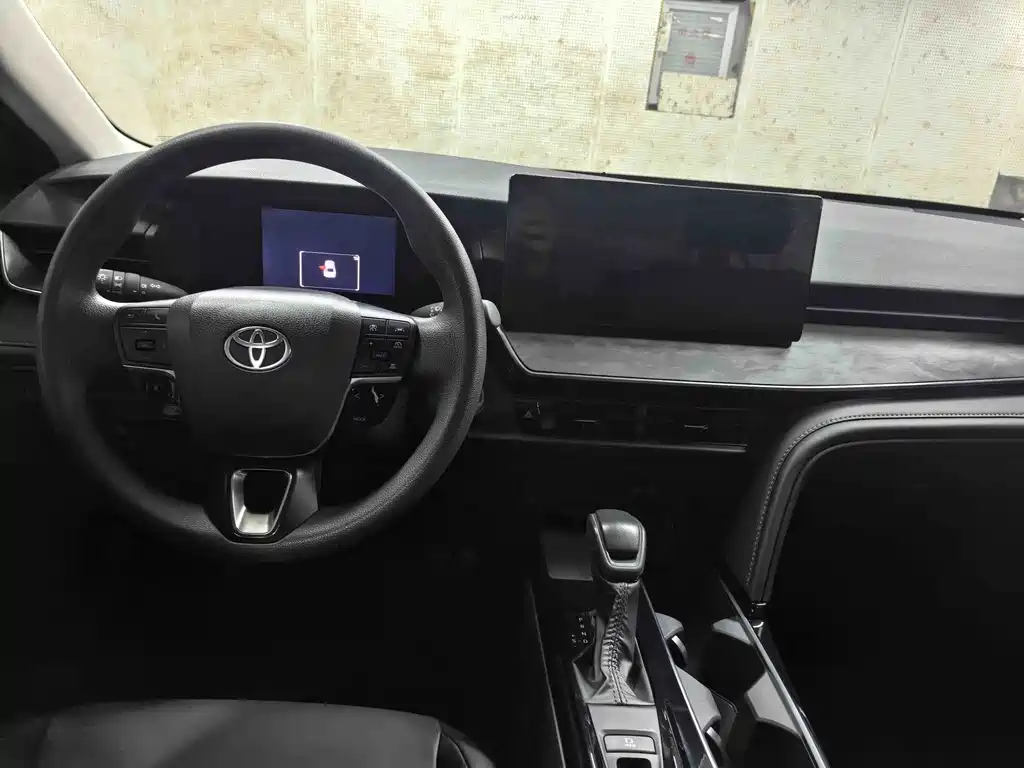 Toyota Camry 2025 — фото 4