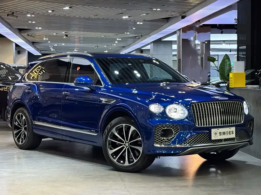 Bentley Bentayga 2023 — фото 3