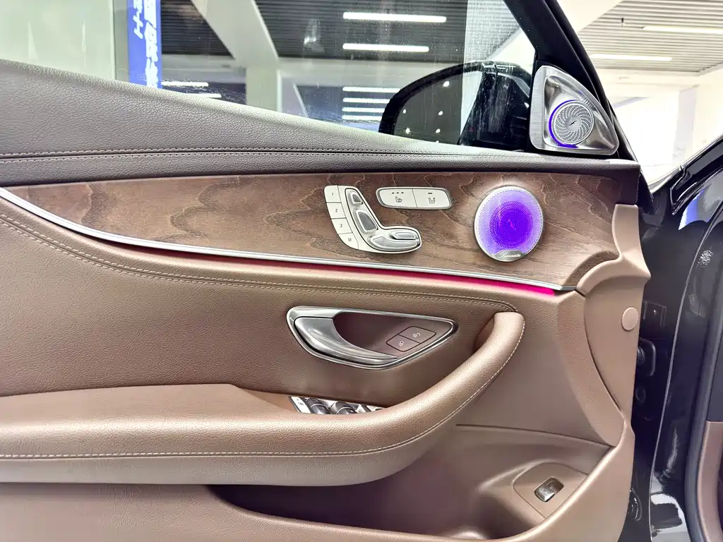 Mercedes-Benz E-Class 2019 — фото 11