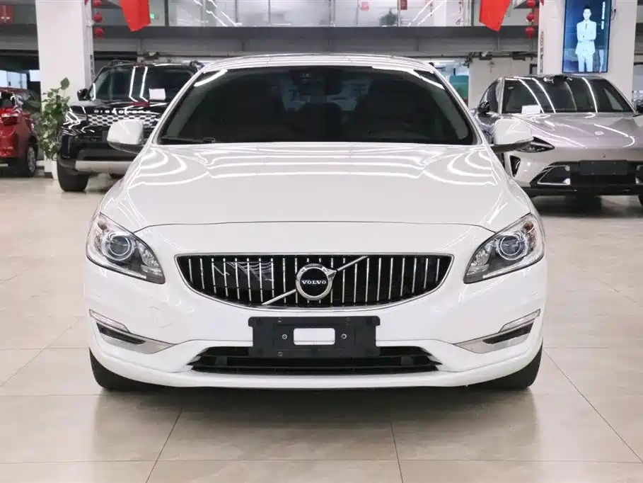 Volvo S60 PHEV 2018 — фото 2
