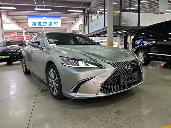 Lexus ES 2020