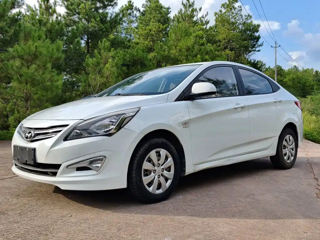 Hyundai Accent 2015 — фото 2