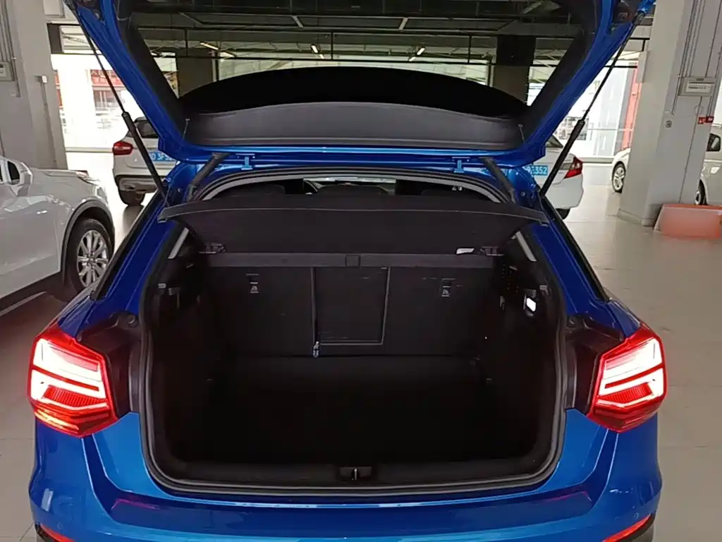 Audi Q2L 2019 — фото 19