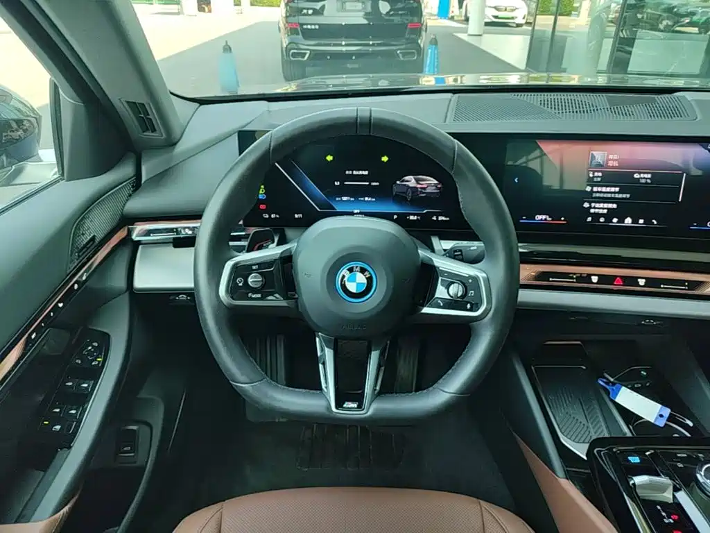 BMW i5 2025 — фото 11