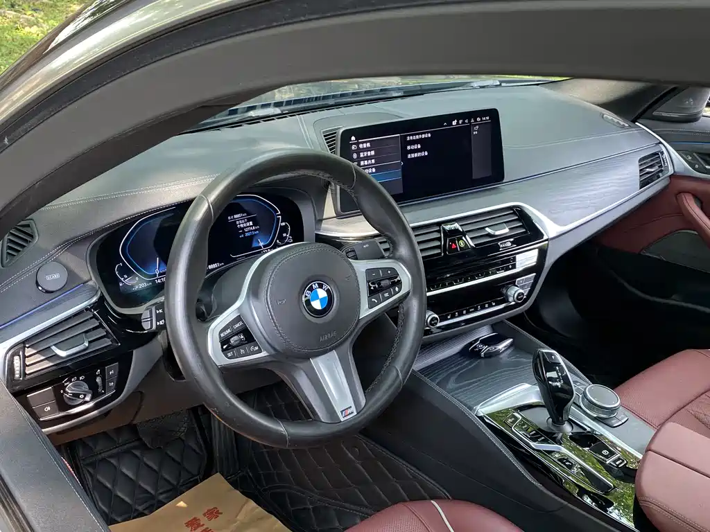 BMW 5 Series New Energy 2022 — фото 13