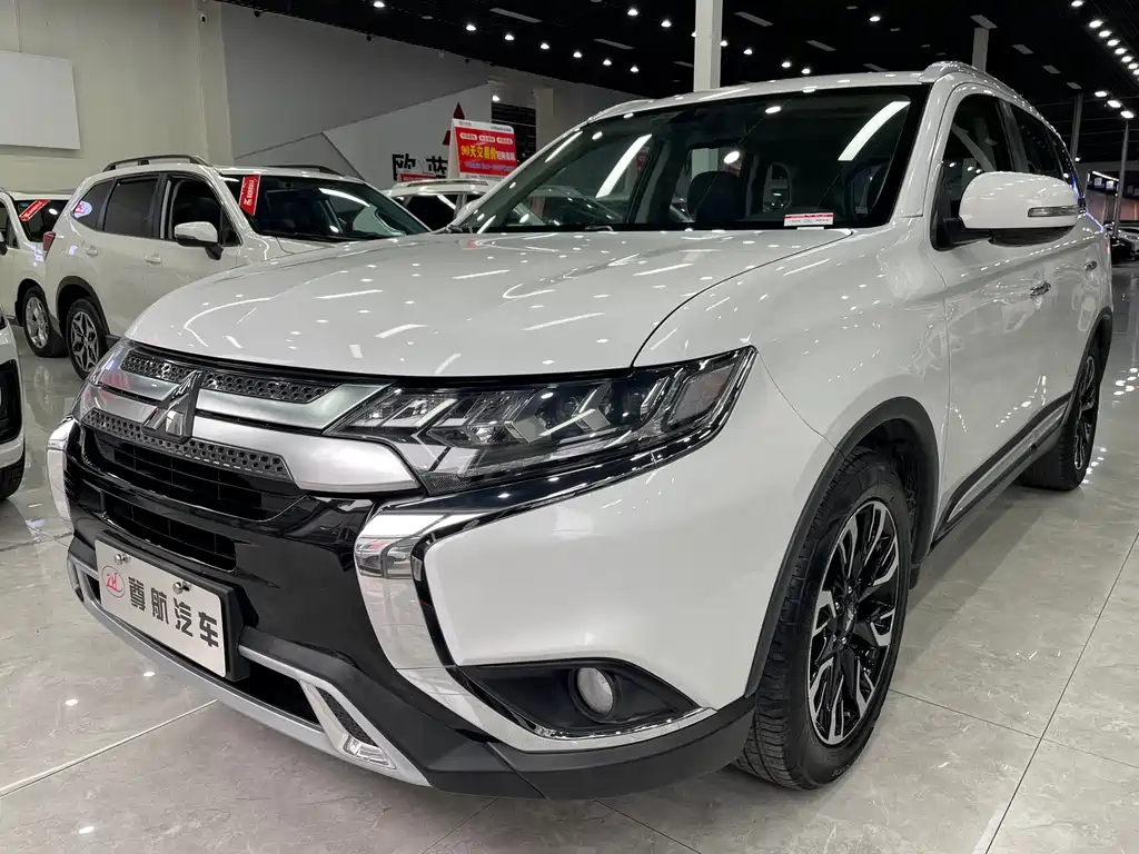 Mitsubishi Outlander 2019 — фото 3