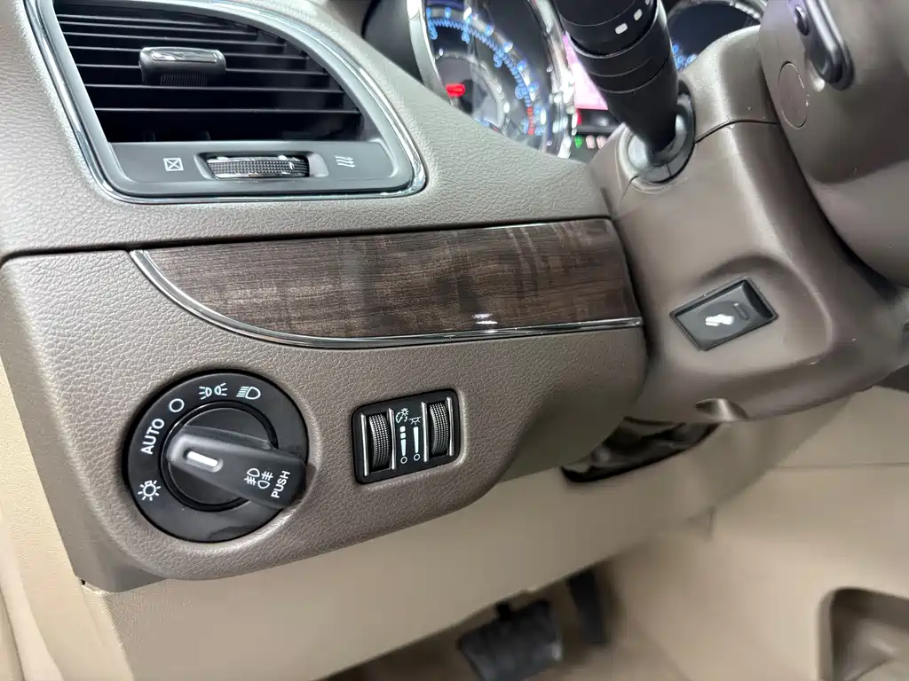 Chrysler Grand Voyager 2018 — фото 21