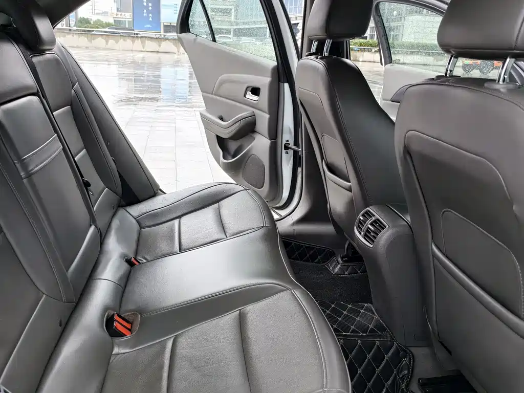 Chevrolet Malibu 2015 — фото 10