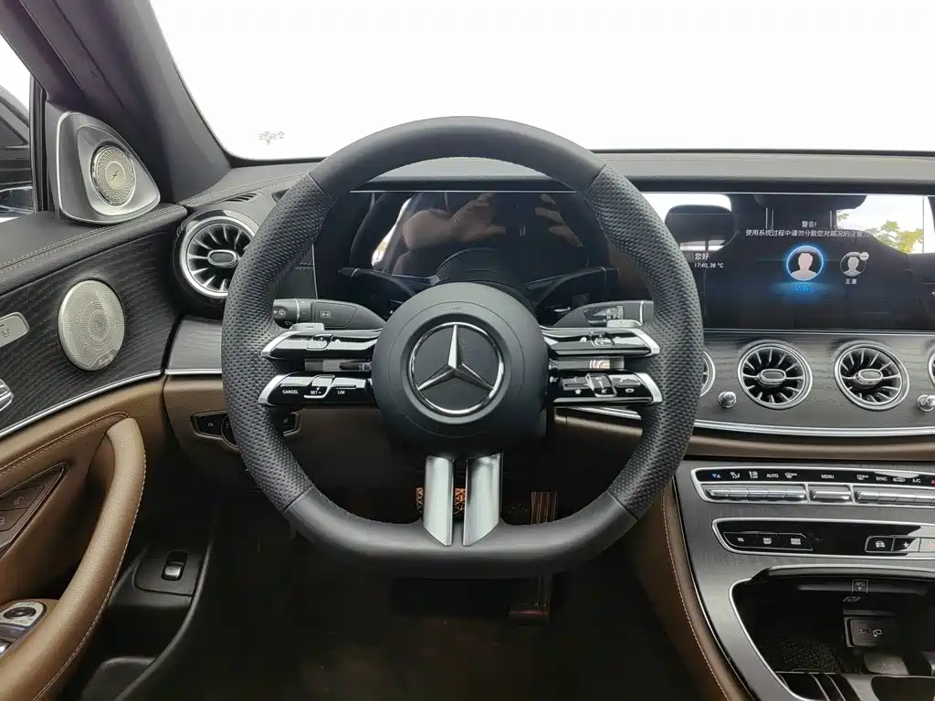 Mercedes-Benz E-Class 2023 — фото 11