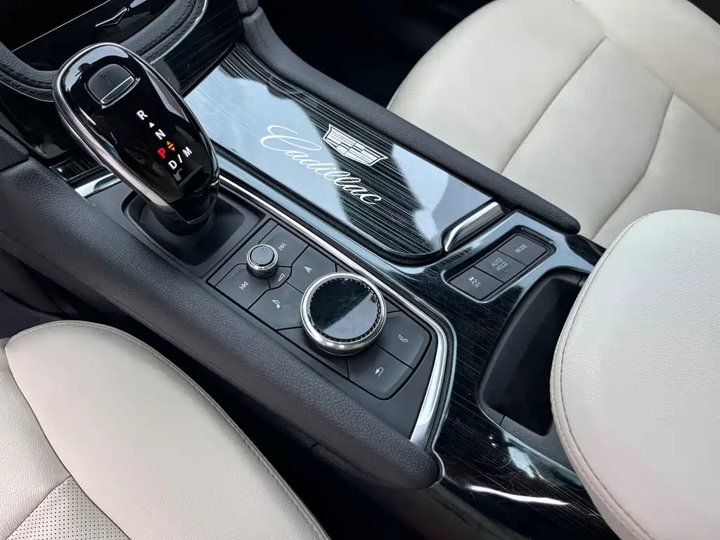 Cadillac XT6 2020 — фото 14