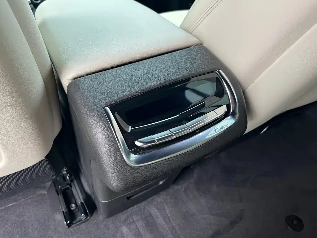 Cadillac XT6 2020 — фото 19