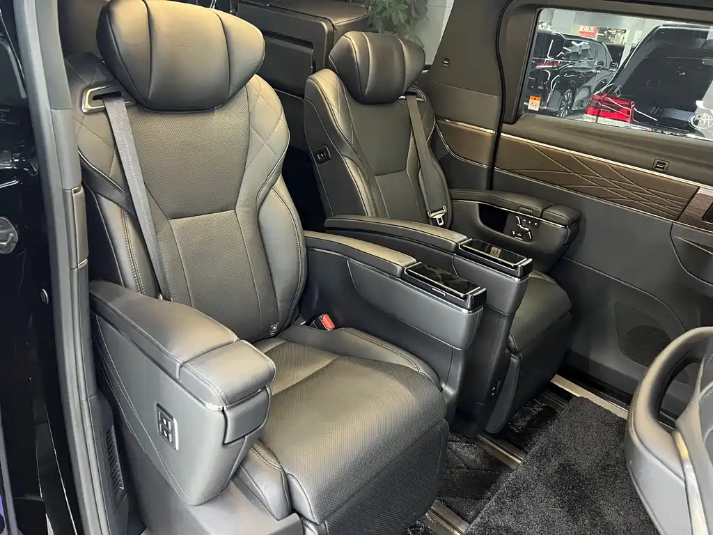 Toyota Alphard 2025 — фото 13