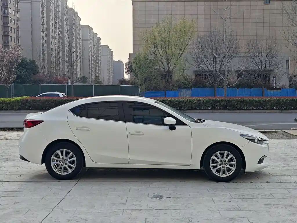 Mazda 3 Axela 2018 — фото 4