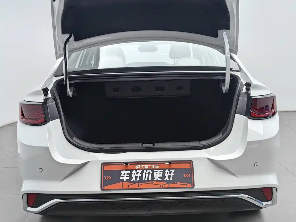 Geely Emgrand L Hip 2024 — фото 16