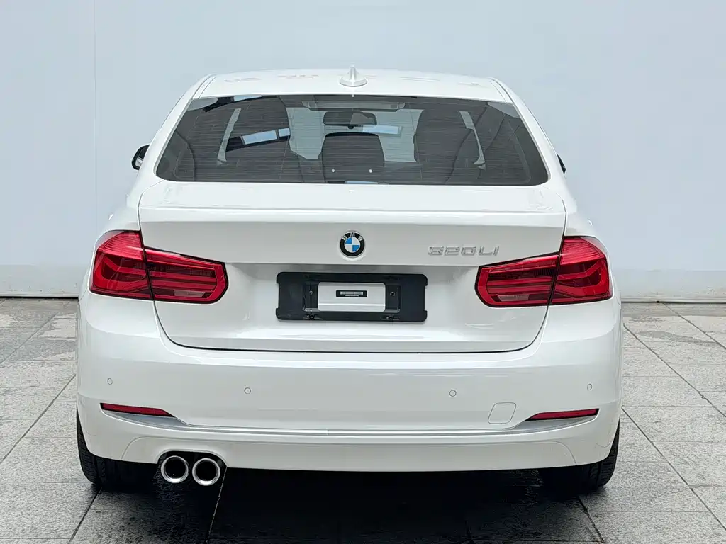 BMW 3 Series 2017 — фото 16