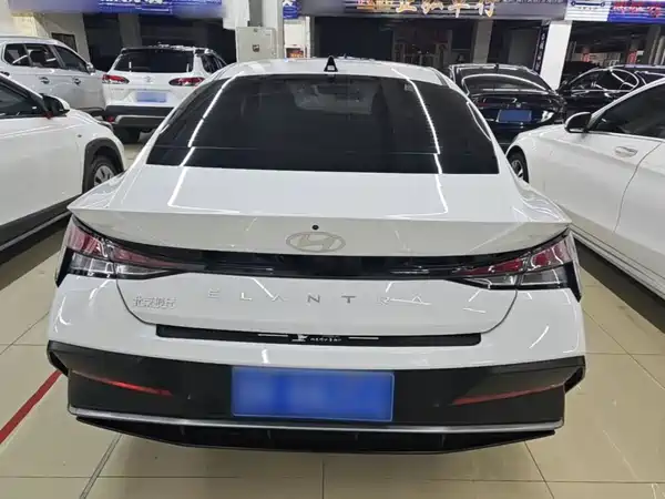 Hyundai Elantra 2025