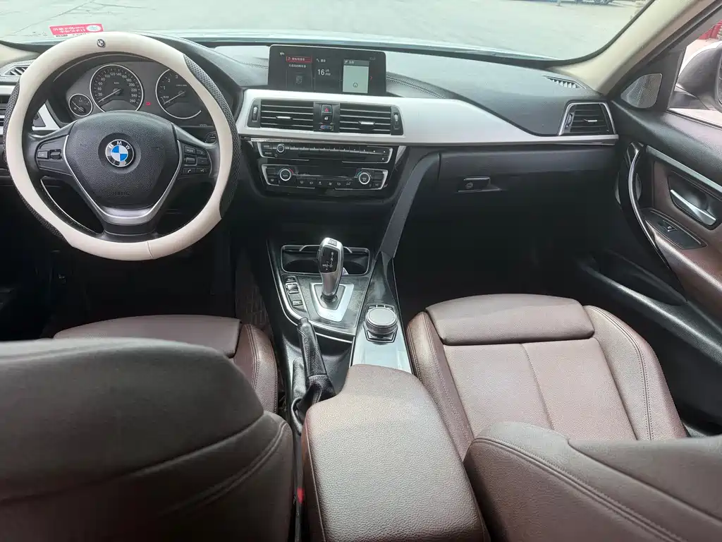 BMW 3 Series 2019 — фото 12