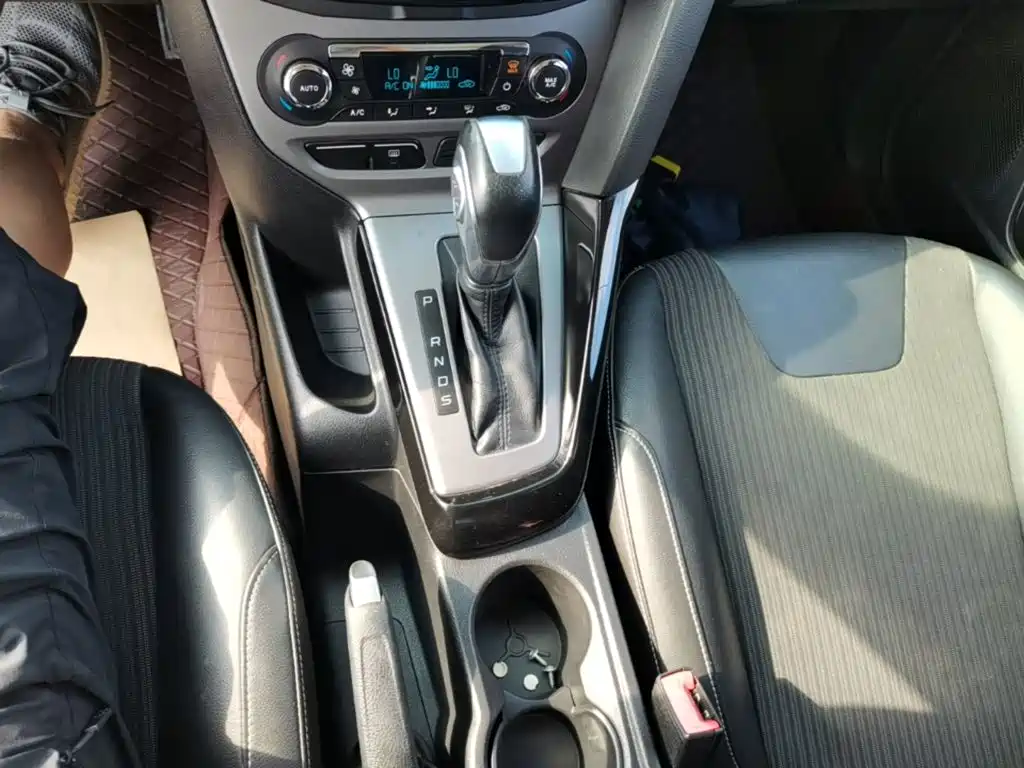 Ford Focus 2015 — фото 14
