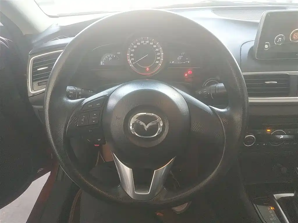 Mazda 3 Axela 2016 — фото 7