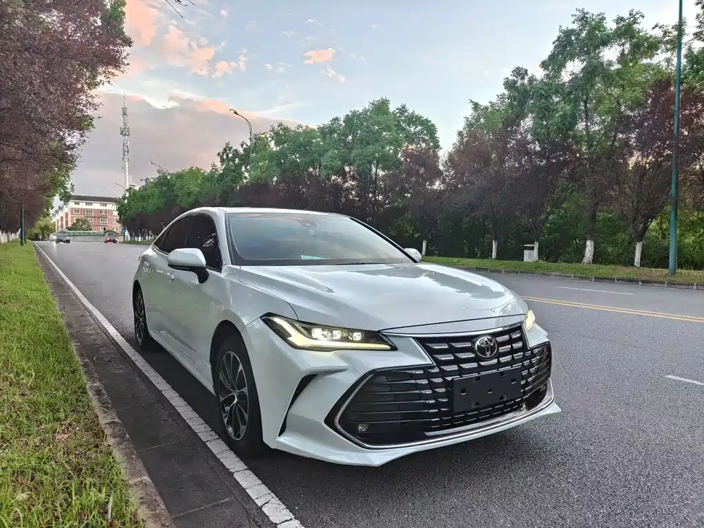 Toyota Avalon 2023 — фото 2