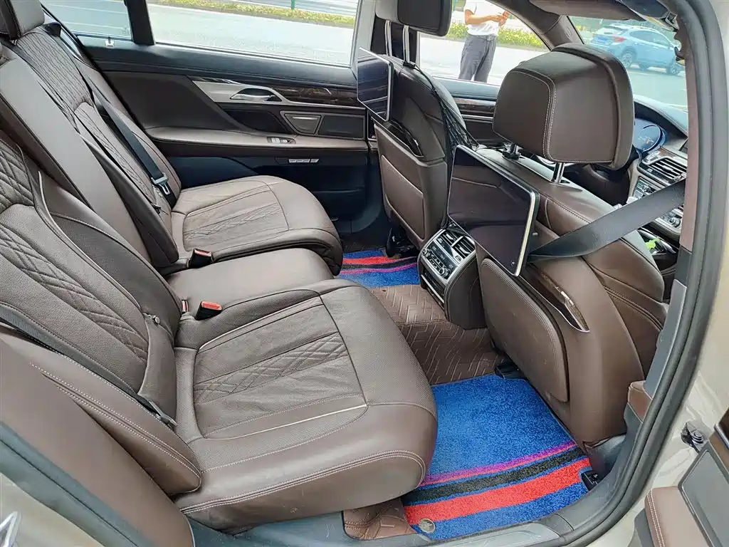 BMW 7 Series 2016 — фото 11